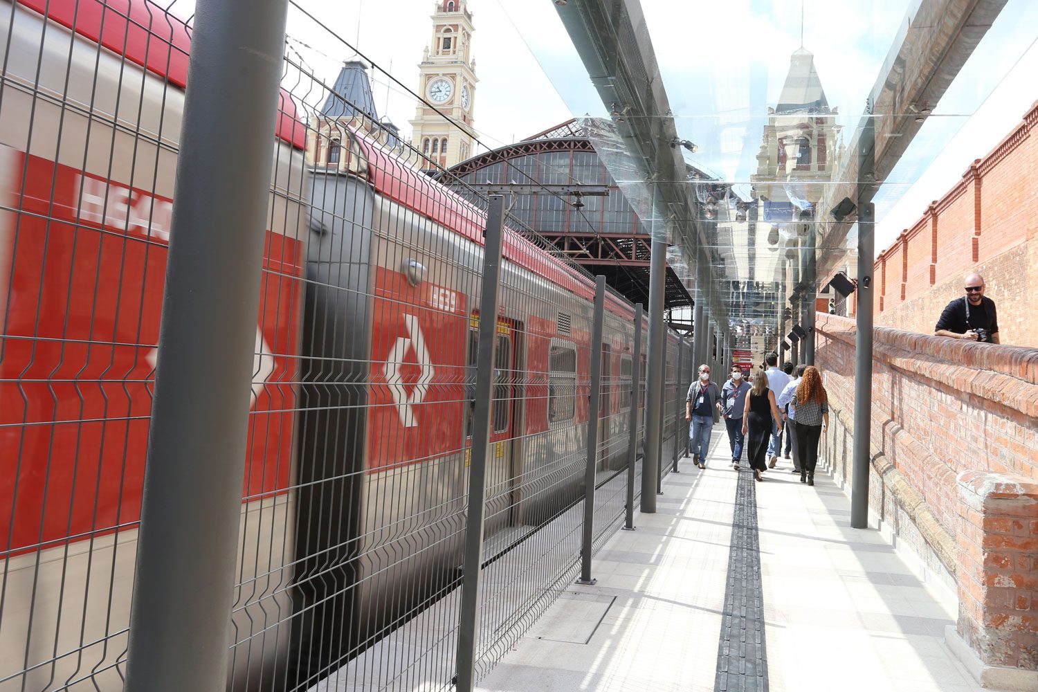 Vidro como estrutura de ligação entre estação da Luz e Sala São Paulo